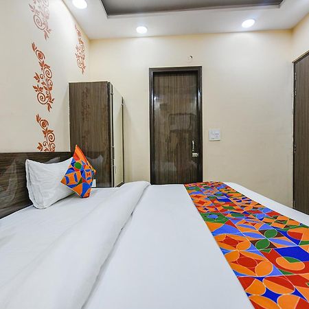 Fabexpress Unicon Hotel New Delhi Exterior foto