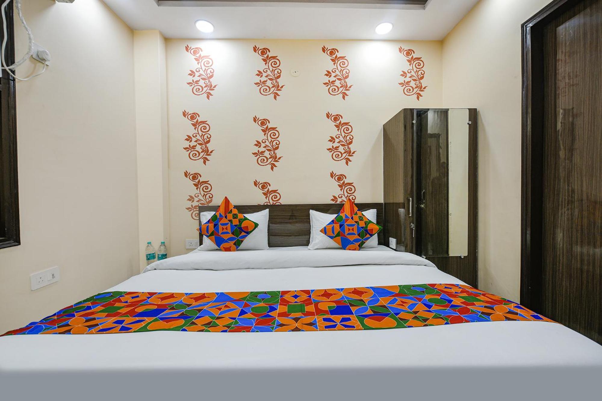 Fabexpress Unicon Hotel New Delhi Exterior foto
