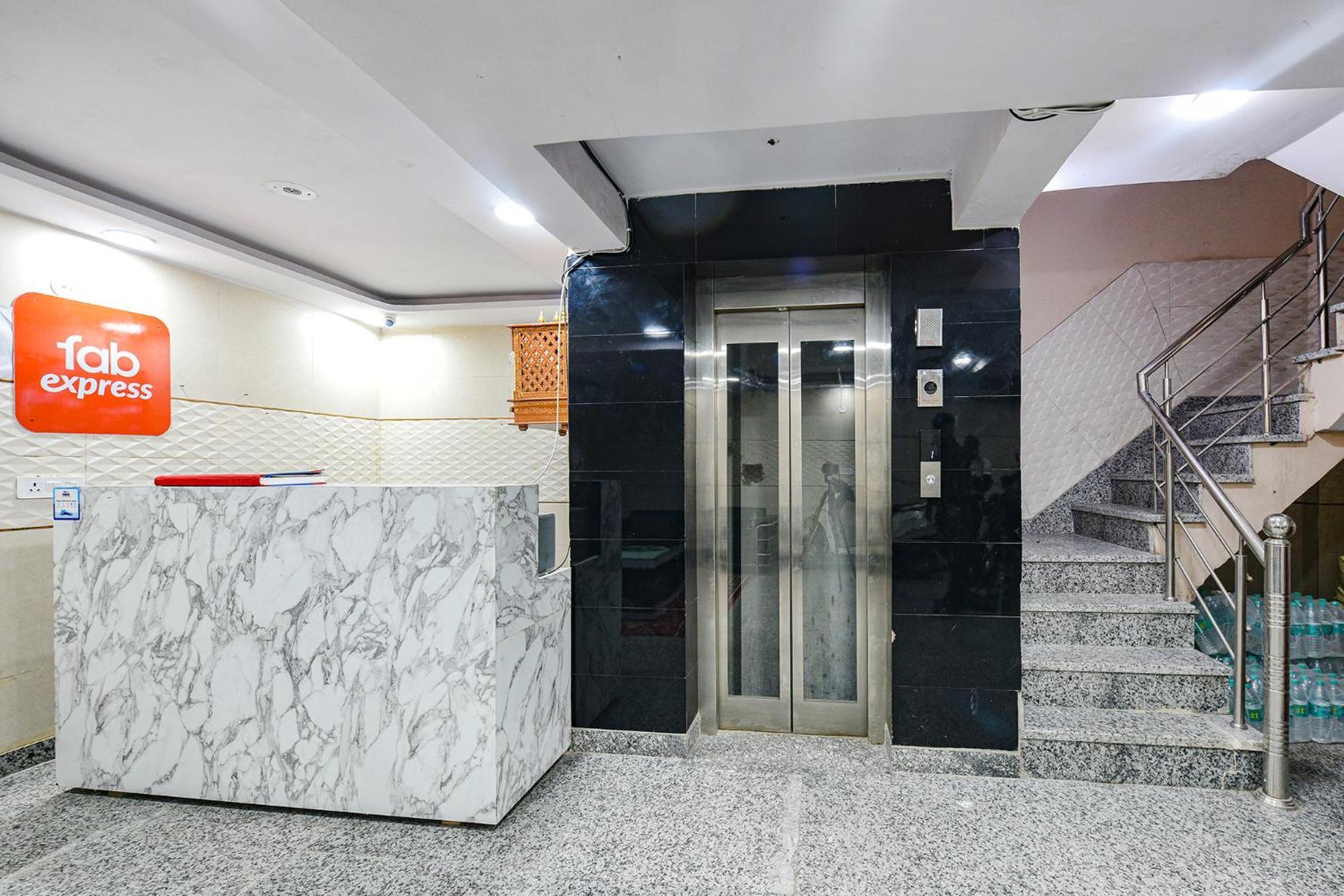 Fabexpress Unicon Hotel New Delhi Exterior foto